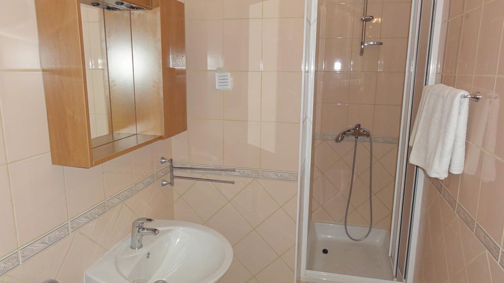 Villa Dvorine Тисно Номер фото